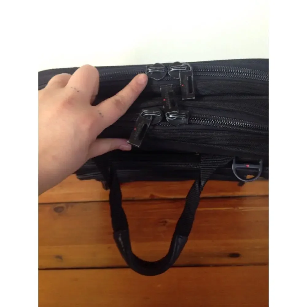 US Luggage New York Black Expandable Carry On Laptop Briefcase Attache Bag 13x16